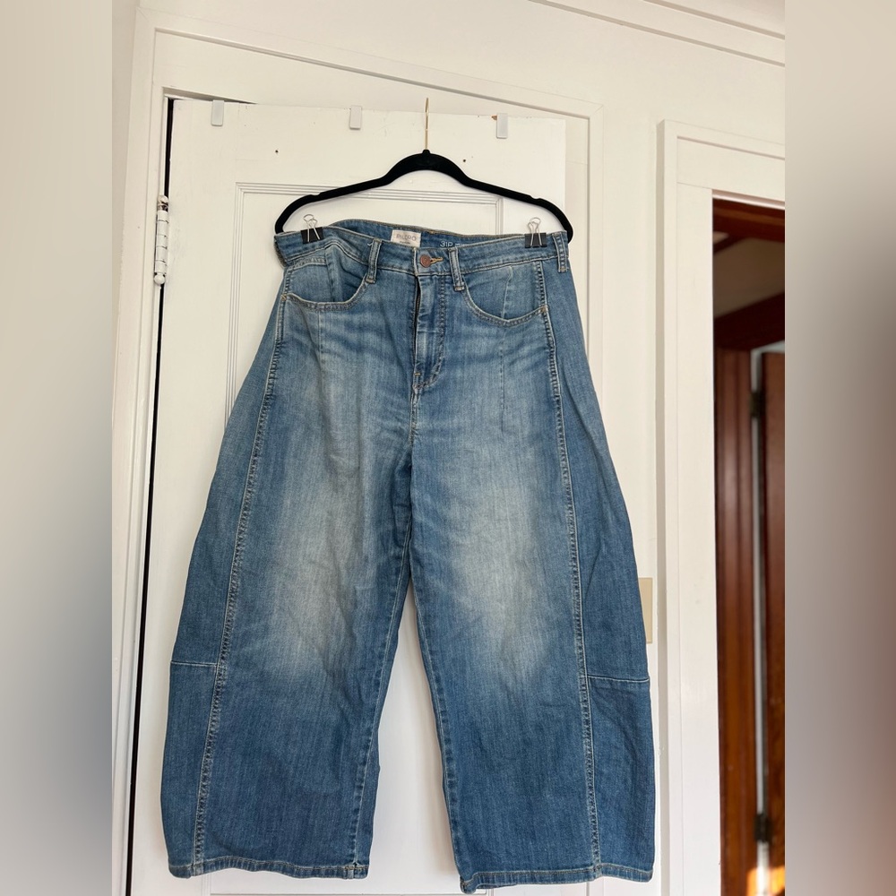 The Kenna Mid Rise Heritage Barrel Jeans by Pilcro